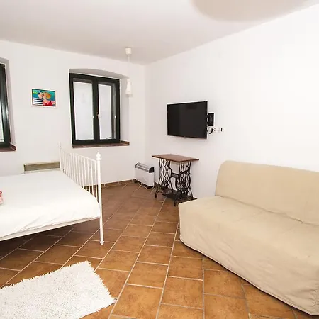 Jerry & Oli's Apartment